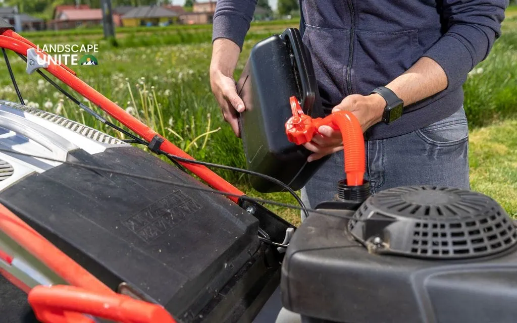 Car oil vs. lawn mower oil: Technical comparison